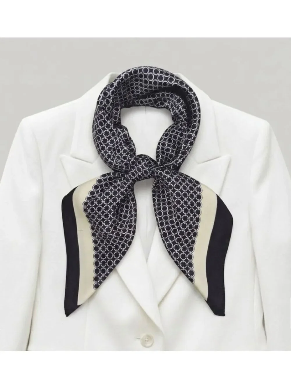 ✨Luxurious Silky Square Scarf Bandana Black Beige Geometric Chain Print Wrap New